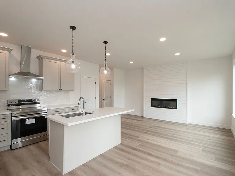 1104 W Lauridsen Blvd #1-4 — Photo 13