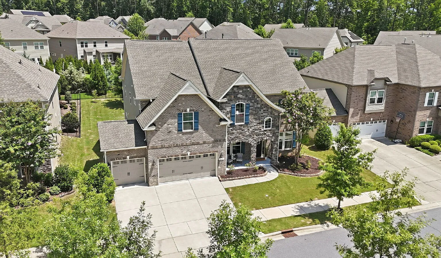 5 bed, 4.0 bath, 8759 sqft, $5,350 — Photo 1