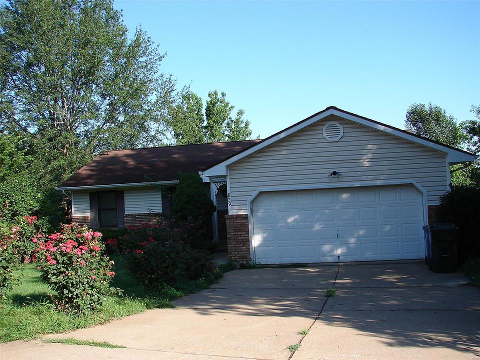 2nd image of 829 Whitney Cir