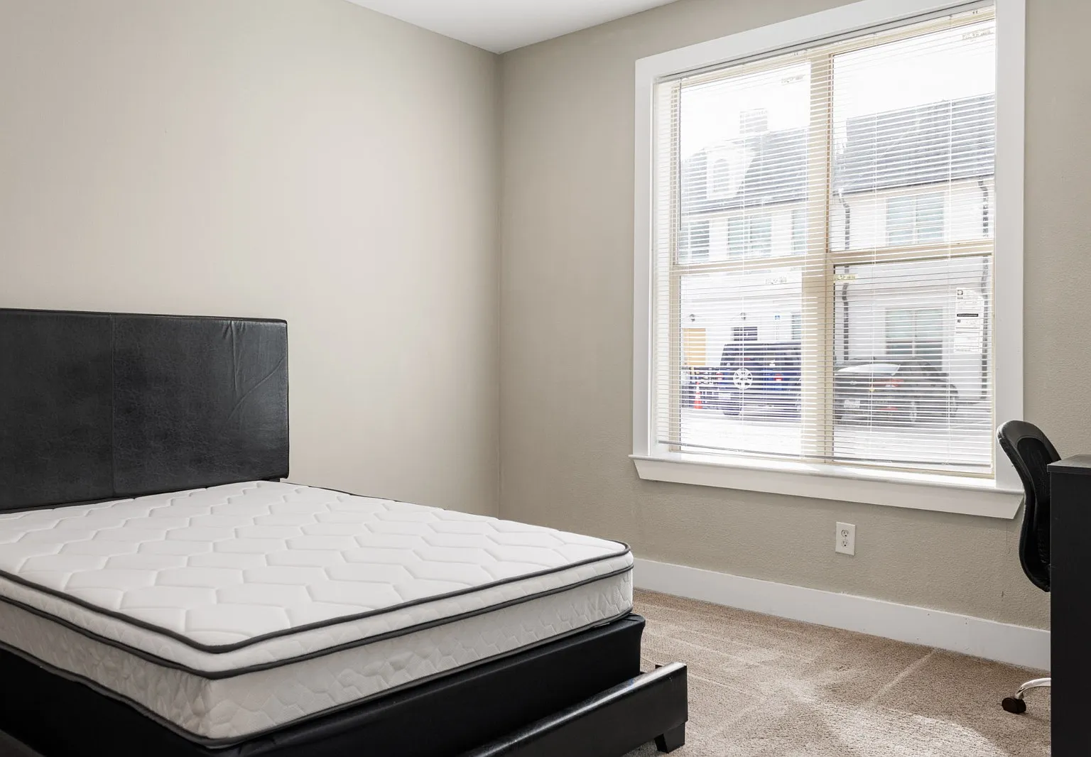 4 bed, 1450 sqft, $499 — Photo 2