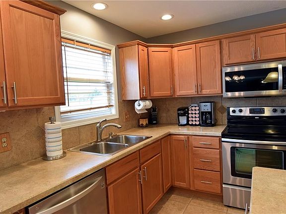 5th image of 10340 Carrousel Woods Dr