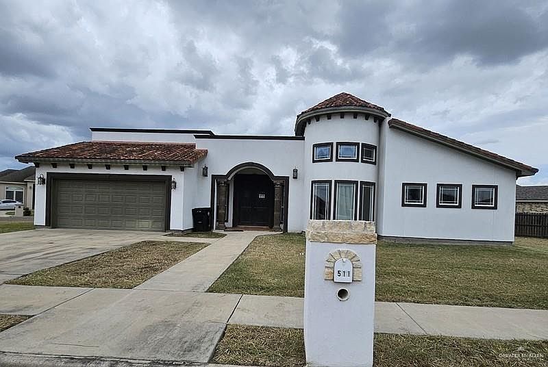 1st image of 511 Mi Vida St