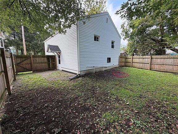 2nd image of 405 Washington St