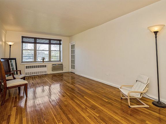 4th image of 23-35 Bell Blvd APT 2A