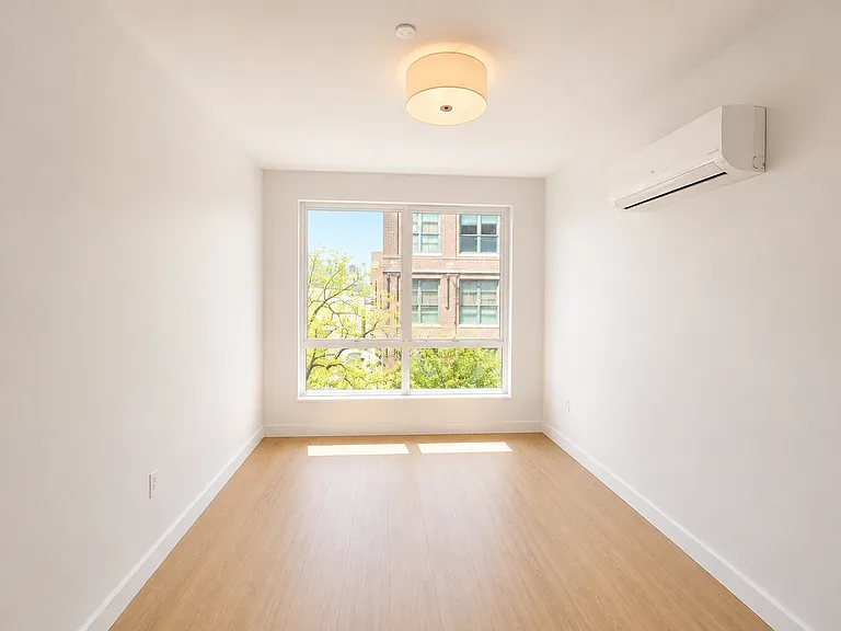 74 Webster St #5EE — Photo 6