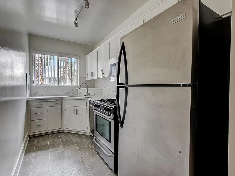 1800 Prosser Ave #9 — Photo 5