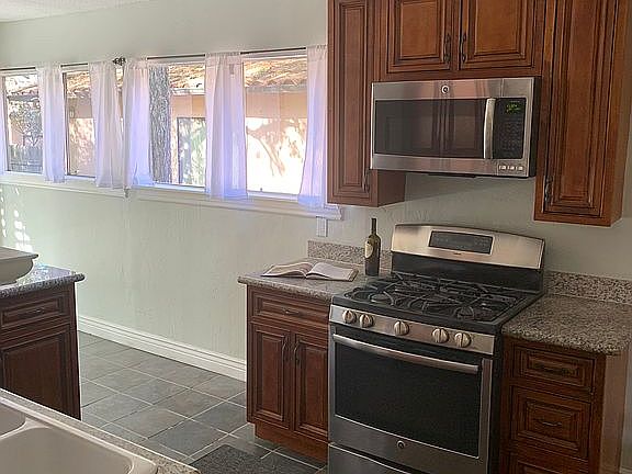 4th image of 533 Encinal Ave