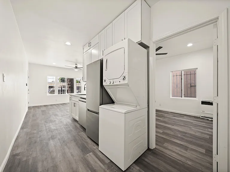 1609 E 14th St #1 — Photo 7