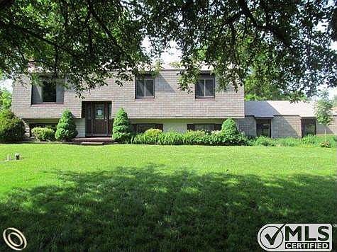 2494 N WIXOM RD COMMERCE TWP (2)