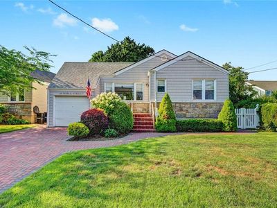 29 Noble Street, Lynbrook, NY, 11563