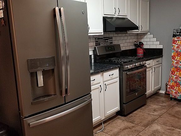 New granite&tile backsplash 