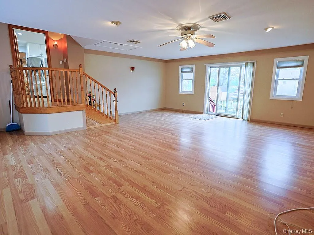 3 bed, 3.0 bath, 2096 sqft, $2,950 — Photo 3