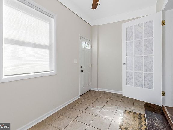 3rd image of 1264 Penn St NE