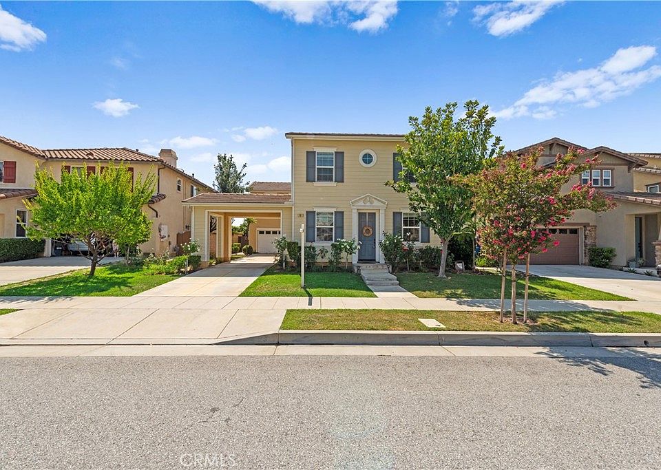 1st image of 668 E Gardenia Dr