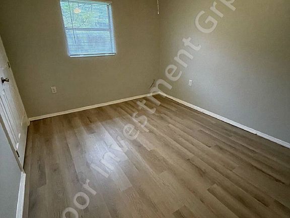 3rd image of 812 Douglas St