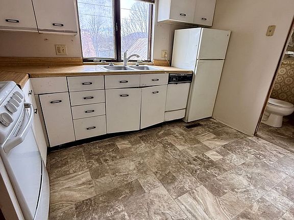 4th image of 45 South Ave #2