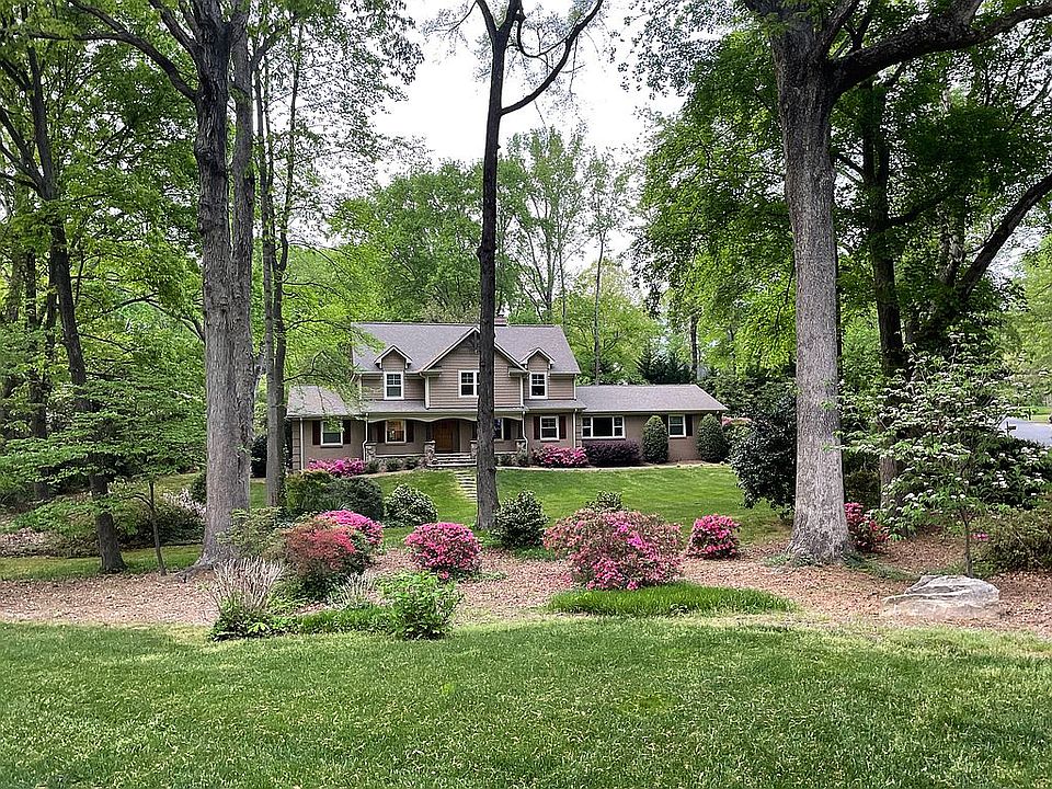 2nd image of 4441 Town And Country Dr