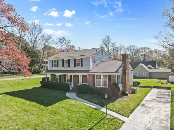 9218 Robert Burns Ct, Charlotte, NC 28213