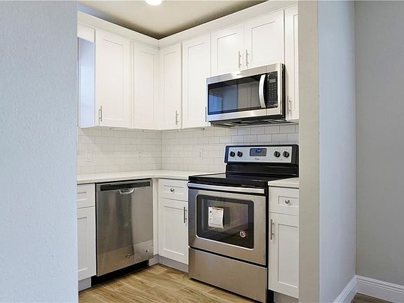 3rd image of 1126 W Walnut St
