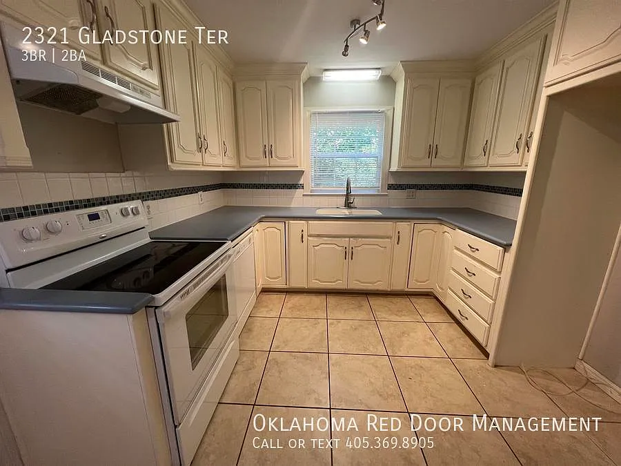 3 bed, 1.5 bath, 1434 sqft, $1,570 — Photo 3