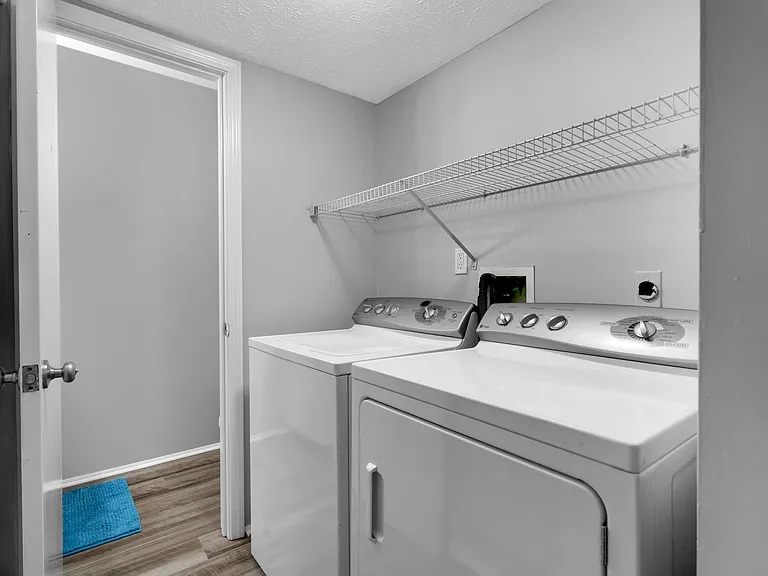 12002 Morningside Dr — Photo 17