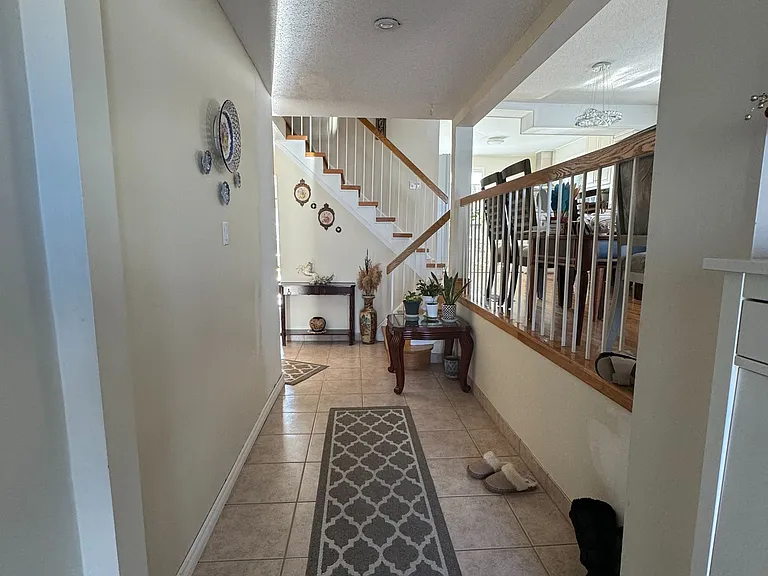 271 Weldrick Rd W — Photo 3