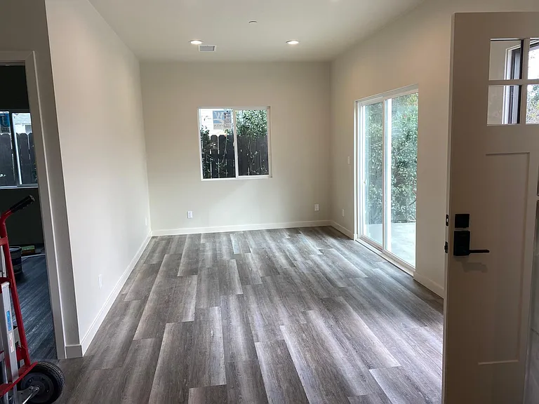 324 E Colorado Blvd #1 — Photo 11