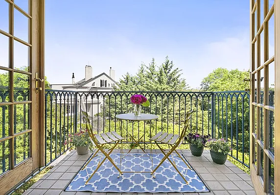 Sold by Compass | media 1