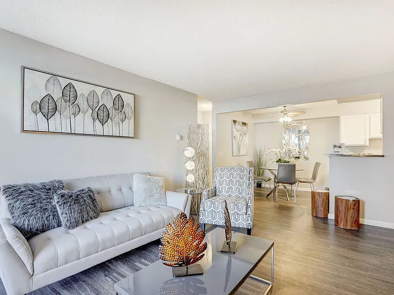 Miramar Apartments — Photo 3