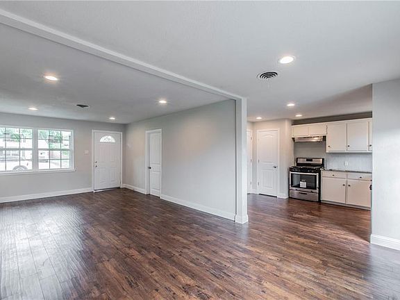 3rd image of 4526 Scottsdale Dr