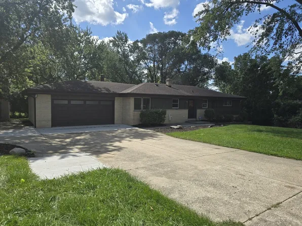 15945 Smith Dr, Brookfield, WI 53005