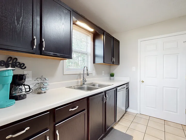 344 Pioneer Dr — Photo 9