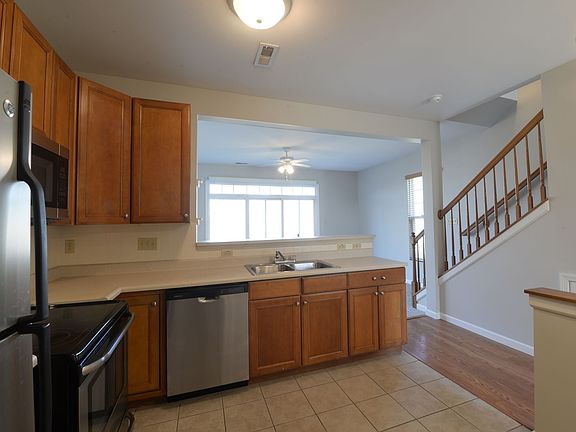 3rd image of 4939 Heritage Heights Cir