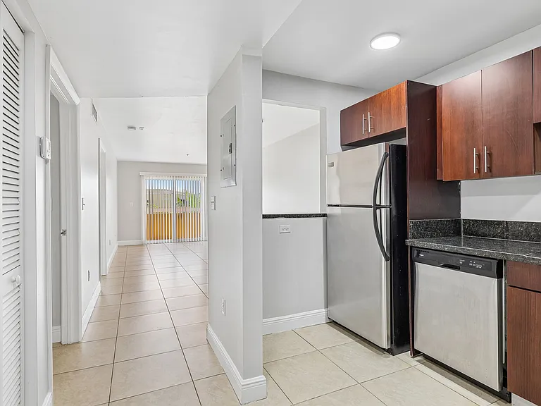The Oaks Condominium — Photo 17