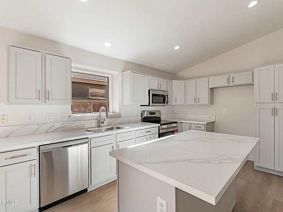 5th image of 29671 N BALMORAL Place