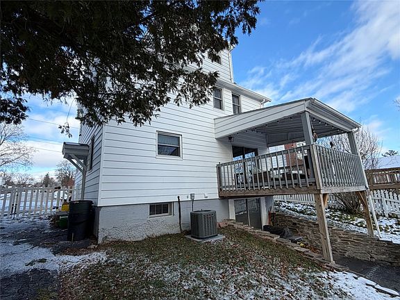 5th image of 2730 Robins St