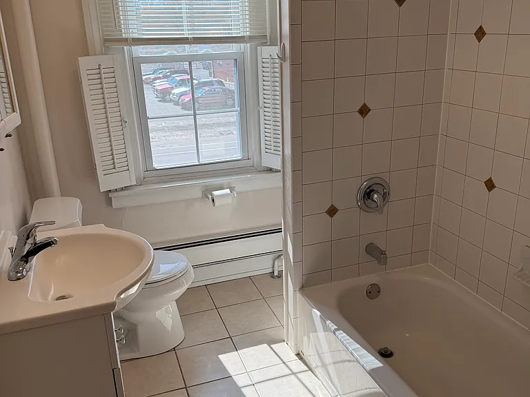 49 E High St #2 — Photo 4
