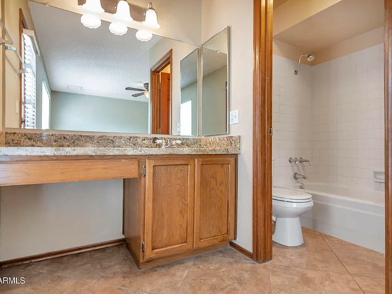 229 E Anderson Ave — Photo 18