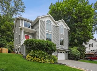 4 Alexander Ct, Montclair, NJ 07043