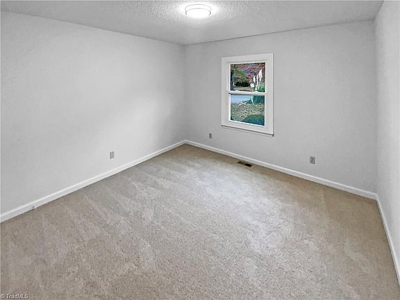 5th image of 1806 Glenside Dr