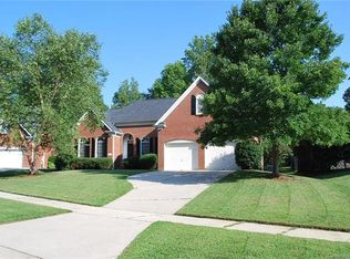 1115 Holly Ridge Dr, Matthews, NC 28105