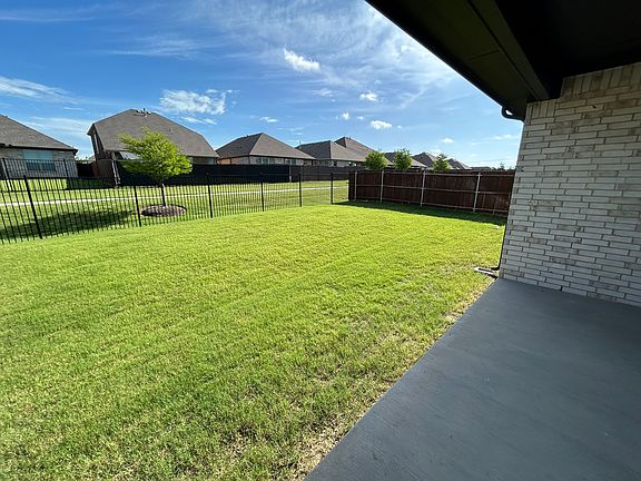 3rd image of 2032 Windsor Dr