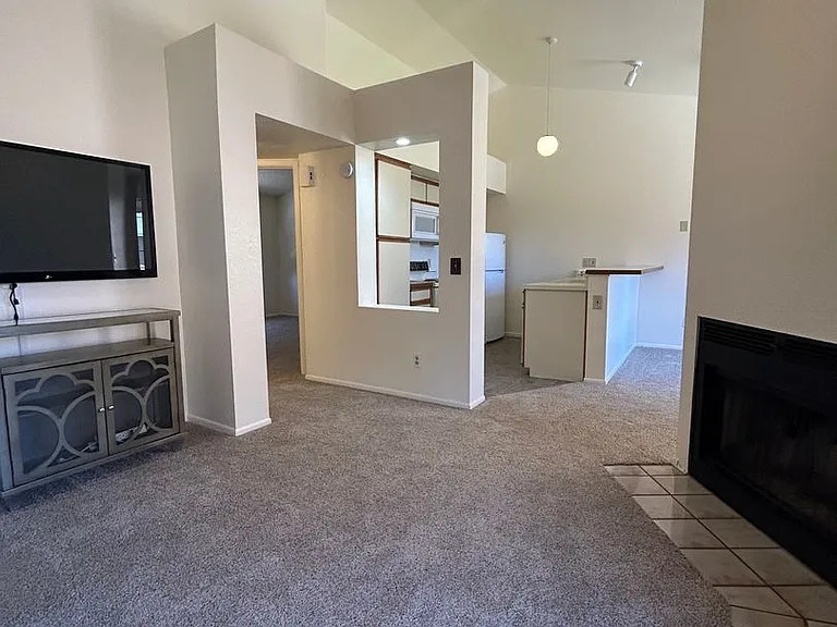 1698 W Wood Bridge Ct — Photo 7