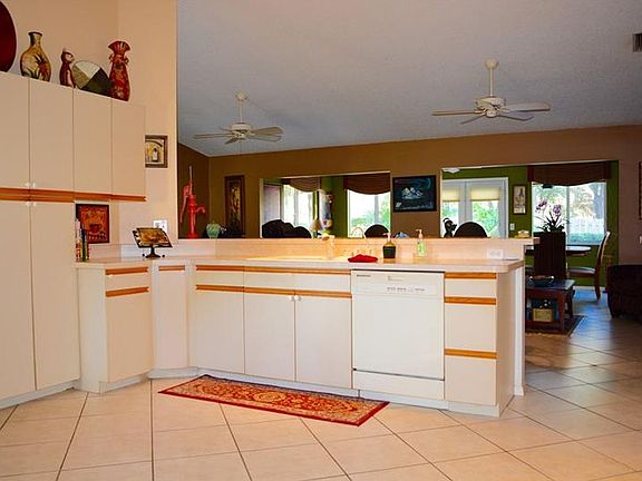 5th image of 4688 Hamlets Grove Dr