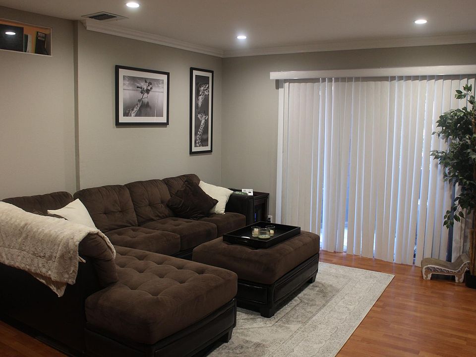 1st image of 5403 Newcastle Ave APT 14