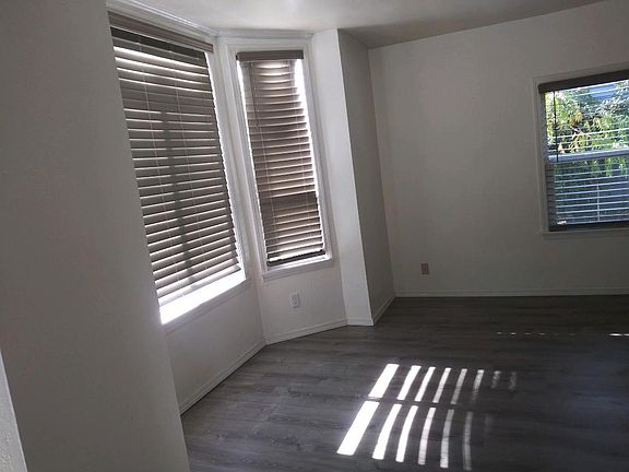 4th image of 1017 3rd Ave NW