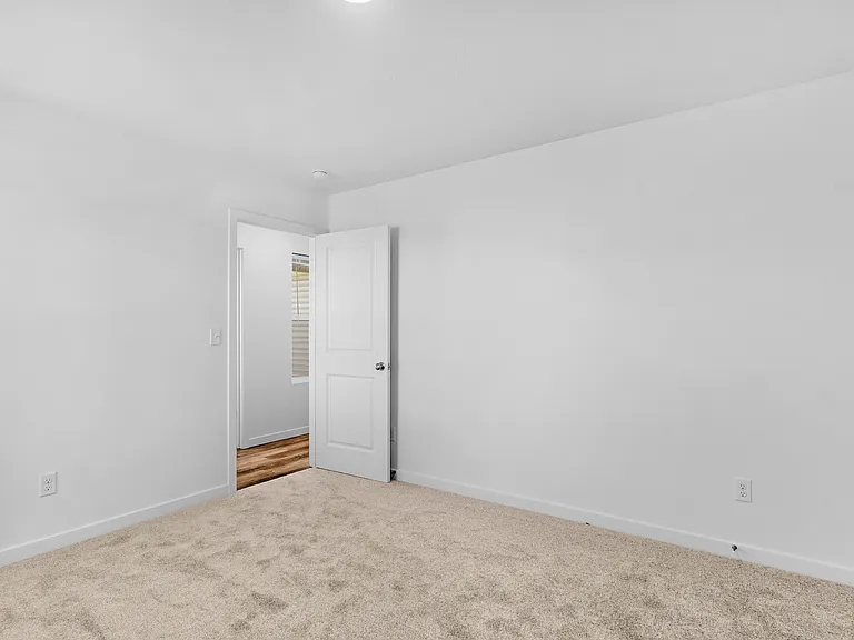 810 Lambert Cir — Photo 4