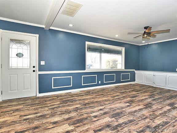 4th image of 105 E Saddle Rock Rd