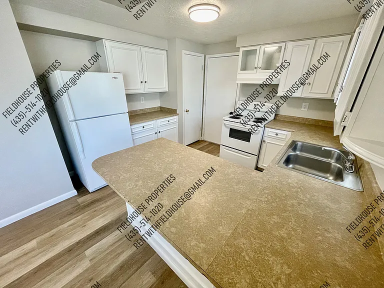 881 N 500 E — Photo 4