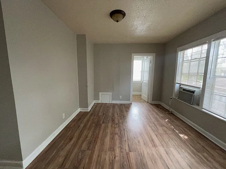 1552 Lombardy St — Photo 24